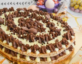 Letter cake au chocolat comme un oeuf de Pâques