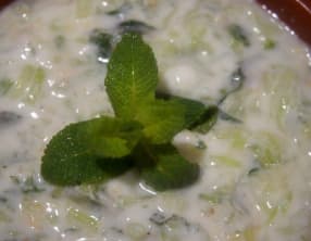 Raïta indien au concombre et à la menthe