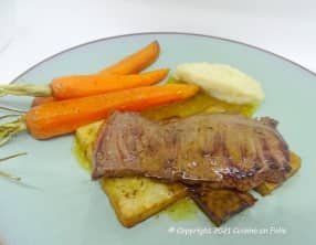 Hampe de boeuf sauce madère, écrasé de céleri et carottes fanes glacées