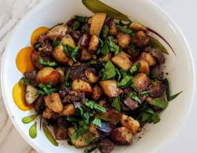 Pommes de terre à la salardaise et foies de volaille confits