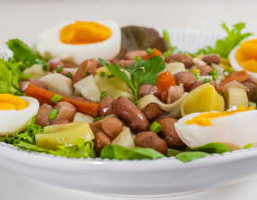 Salade de haricots blancs aux poireaux et aux oeufs