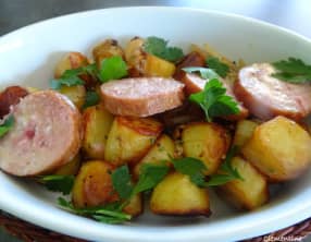 Pommes de terre rôties avec la saucisse Morteau à la cancoillotte