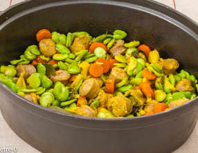 Mijoté de saucisses printanier aux fèves