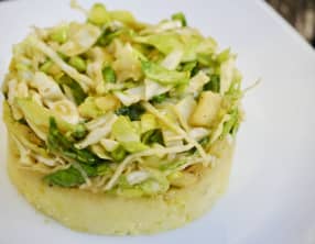 Salade de choux et fenouil alcaline sur purée de pommes de terre