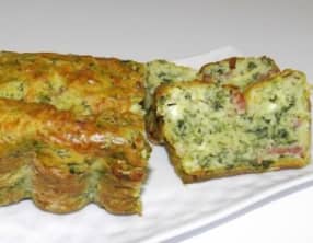 Cake aux fanes de radis, lardons et chèvre