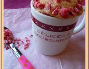Mug cake aux pralines roses