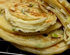 Mlaouis aux oignons verts