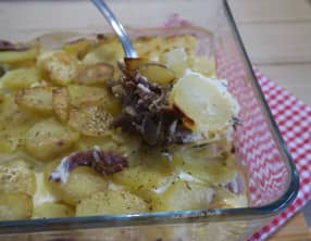 Gratin de pommes de terre aux cuisses de canard
