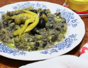 Salade d'aubergines à l'ail et au piment vert cru