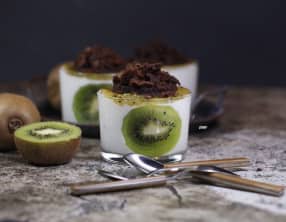 Mousse au fromage blanc aux kiwis et moelleux au chocolat