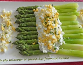 Asperges mimosa et sauce au fromage blanc