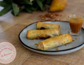 Cigares croustillants poire frangipane noix de pécan et caramel beurre salé