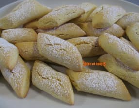 Biscuits simples à l'huile, parfumés au citron