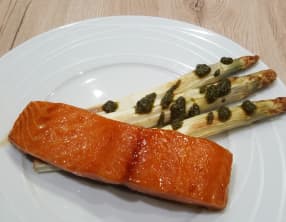 Saumon laqué et asperges au pesto de menthe