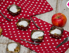 Verrines à la compotée de pommes caramélisées, biscuits et chantilly