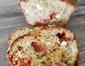 Cake à la polenta et tomates rôties