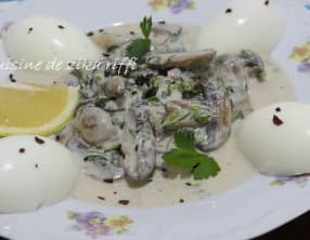 Champignons de Paris à la crème au citron et oeufs durs