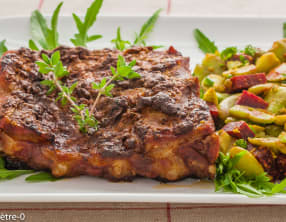 Spare ribs aux épices, salade de fèves et betteraves