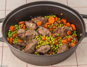 Joues de porc aux carottes et petits pois