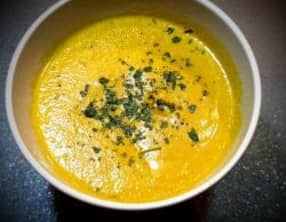 Velouté de carottes à la crème fraîche