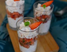 Verrines apéritives Chantilly feta fraise