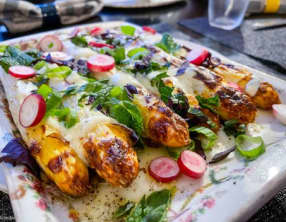 Asperges blanches rôties et herbes fraîches