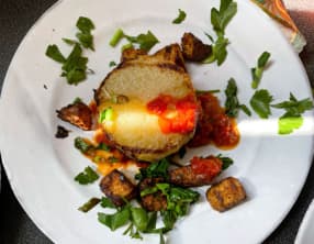 Chou-rave rôti sauce tomate et tofu croustillant