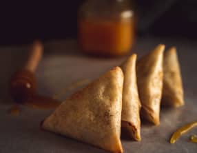 Samoussa à la feta, miel et noix