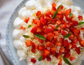 Pavlova aux fruits rouge et verveine