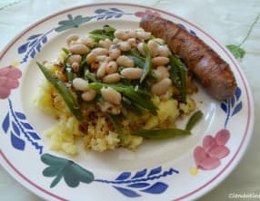 Haricots blancs et haricots plats sur purée de pommes de terre