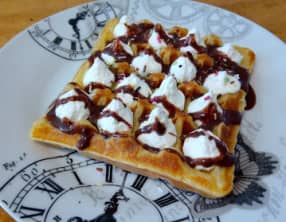 Les gaufres chantilly mascarpone et sauce au chocolat