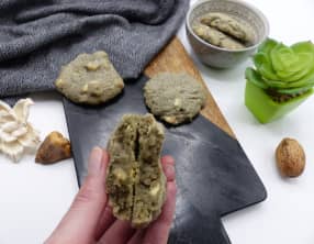 Cookies au sésame noir et chocolat blanc