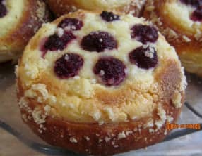 Brioches au fromage frais et framboises