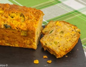 Cake salé aux courgettes, maïs et emmental