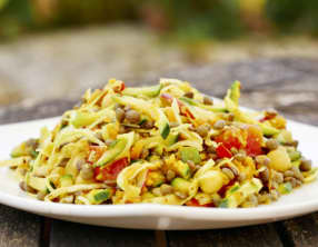 Salade alcaline de lentilles et crudités marinées