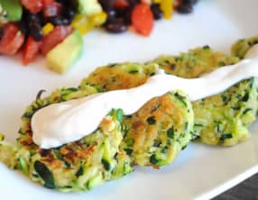 Beignets de courgettes à la crème végétalienne