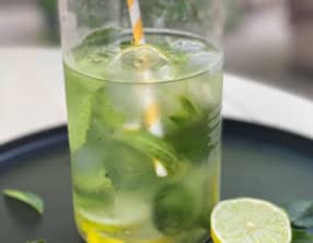 Infusion fraîche aux épluchures de concombres