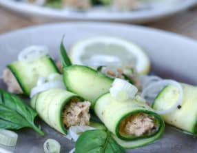 Roulés de courgettes à l'émietté de thon citron et basilic