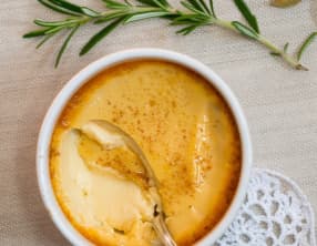 Crèmes au romarin et à la cardamome