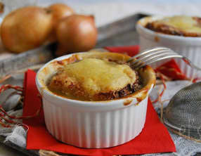 Soupe à l'oignon gratinée