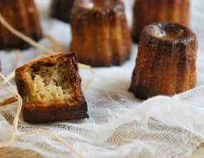 Cannelés bordelais