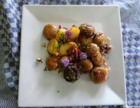 Pommes de terre sautées au lard et poêlée de champignons aux noisettes