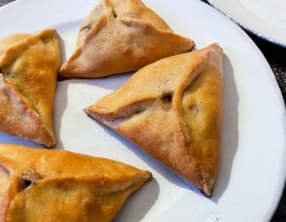 Fatayers fourrés au fenouil et aux pignons