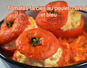 Tomates farcies au poulet, céréales et bleu