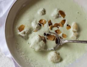 Soupe de concombre froide, chou-fleur et gingembre