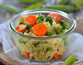 Salade de petit pois, carottes et pâtes orzo