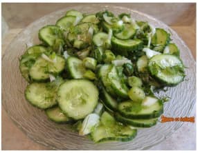 Salade de concombre aux herbes