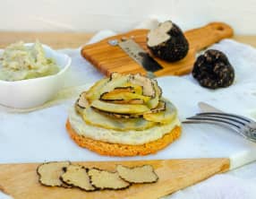 Tarte fine aux artichauts et à la truffe d'été