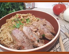 Filet de canard au piment d’Espelette et nouilles aux légumes d’été