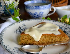Gâteau à la courgette et à la pomme, crème au citron vert